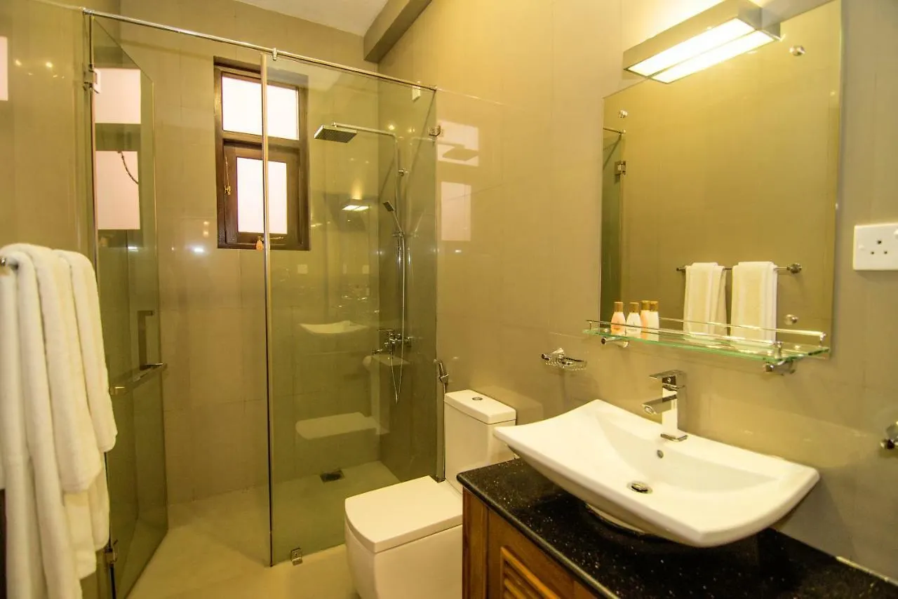 Villa Tyra 尼甘布 0*,